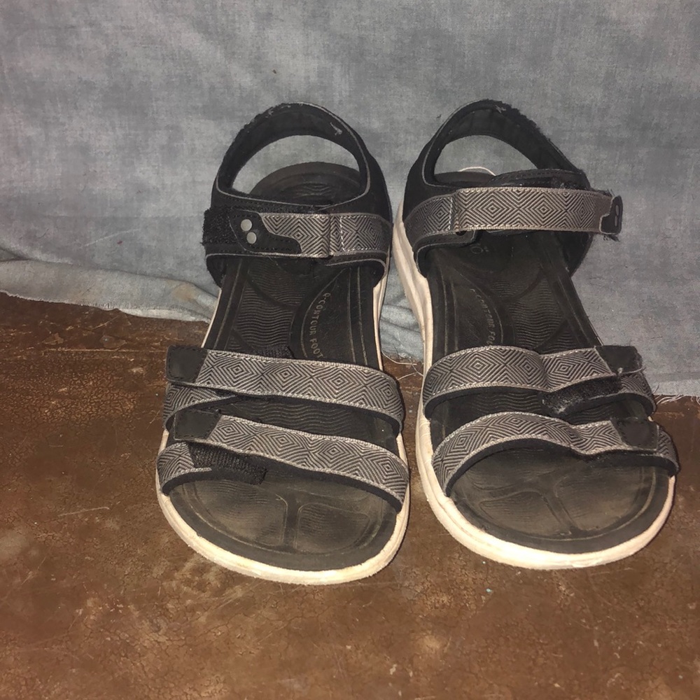 Sandales that could be water shoes